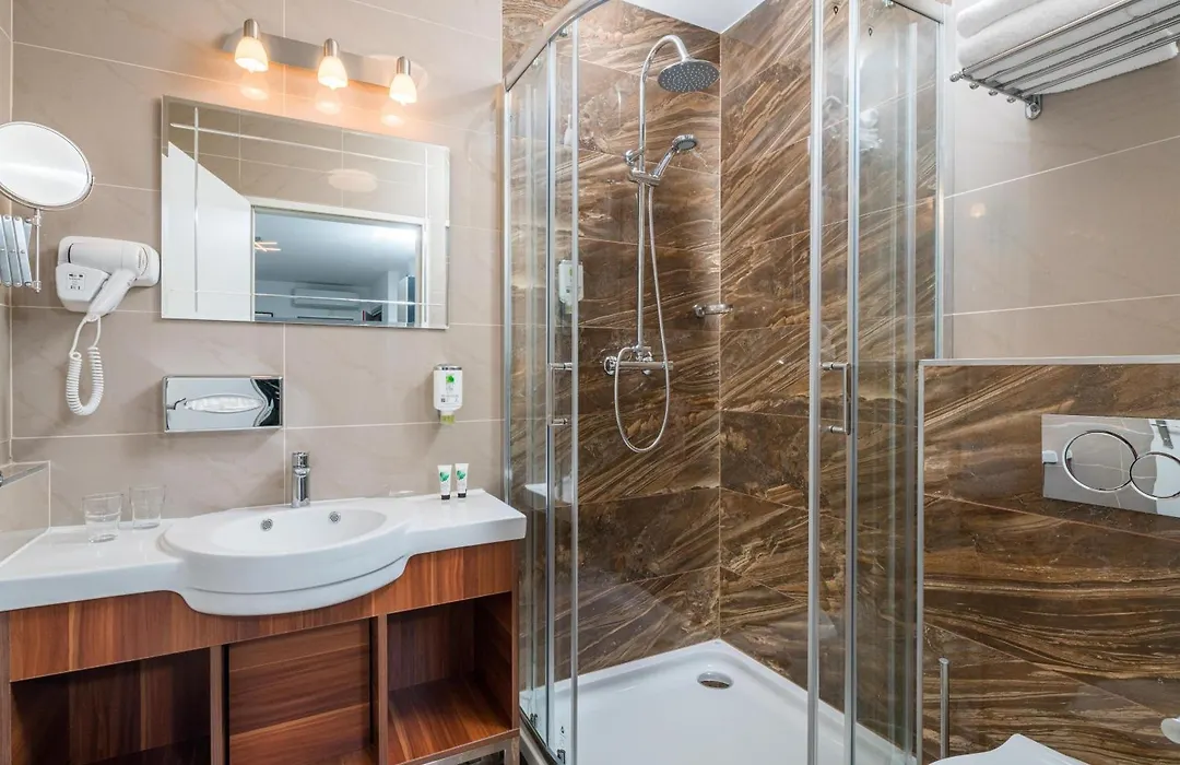 Best Western Plus Celebrity Suites-1